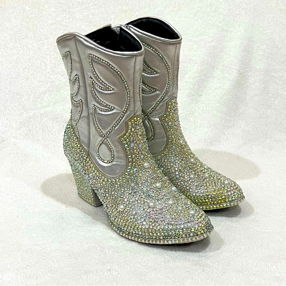 Silver Cowboy Boots Embellished in Iridescent Rhinestones & Pearls Size 8 - Picture 5 of 16